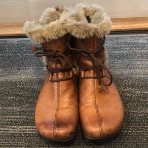 Earth fur lined lace up boots